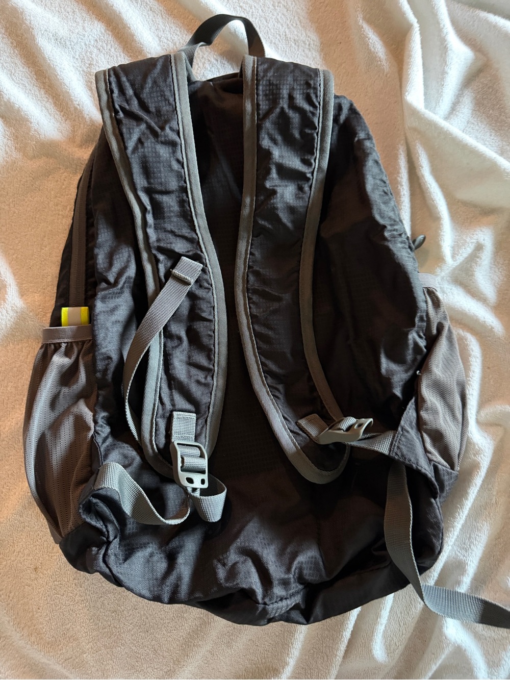 HIKPRO Unisex Ultralight Packable Black/Grey Backpack - Picture 2 of 4